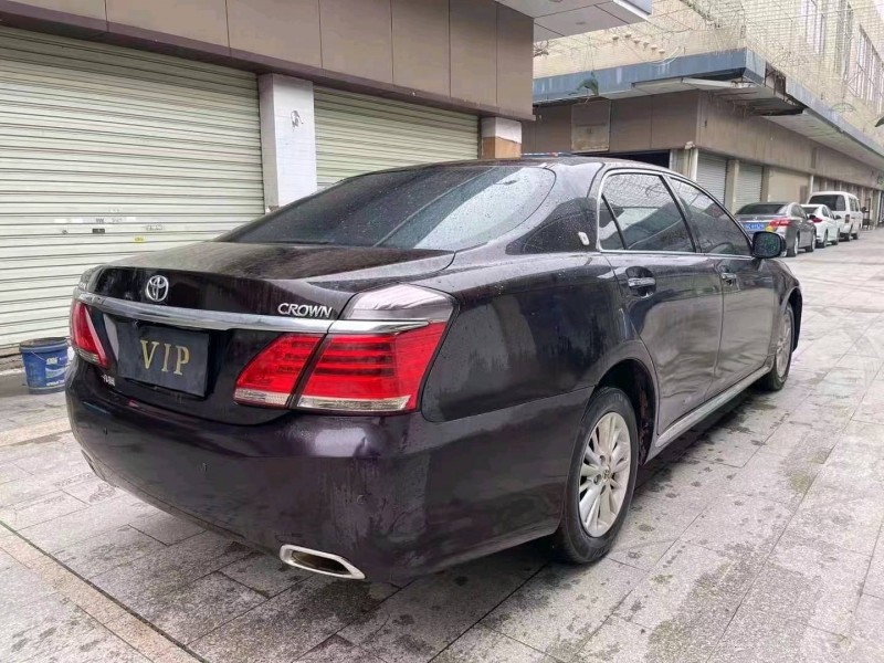 珠海13年丰田皇冠6