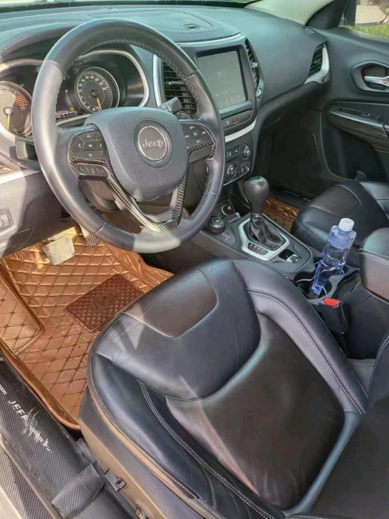 保定16年Jeep自由光4