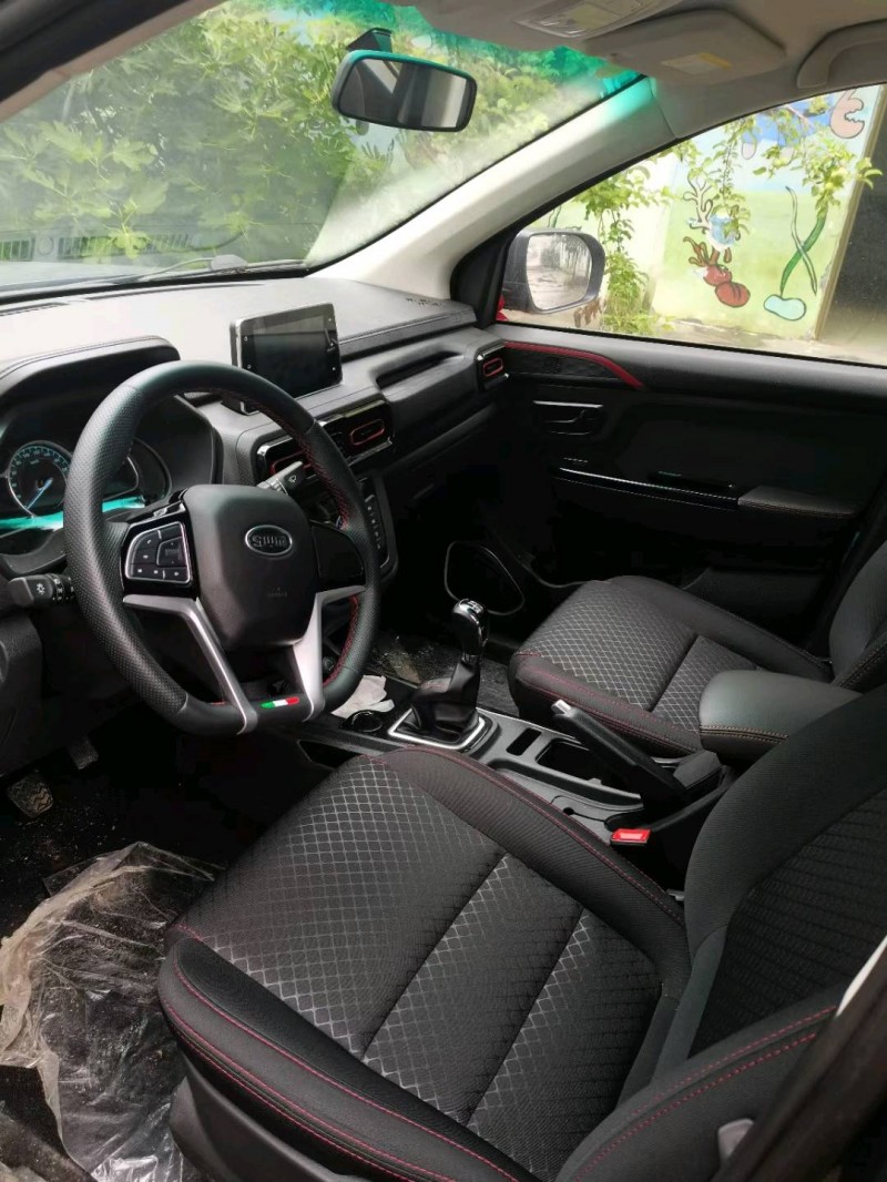 济宁23年SWM斯威汽车大虎7