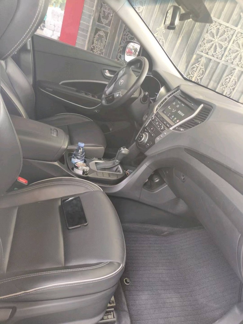 济宁16年现代新胜达5