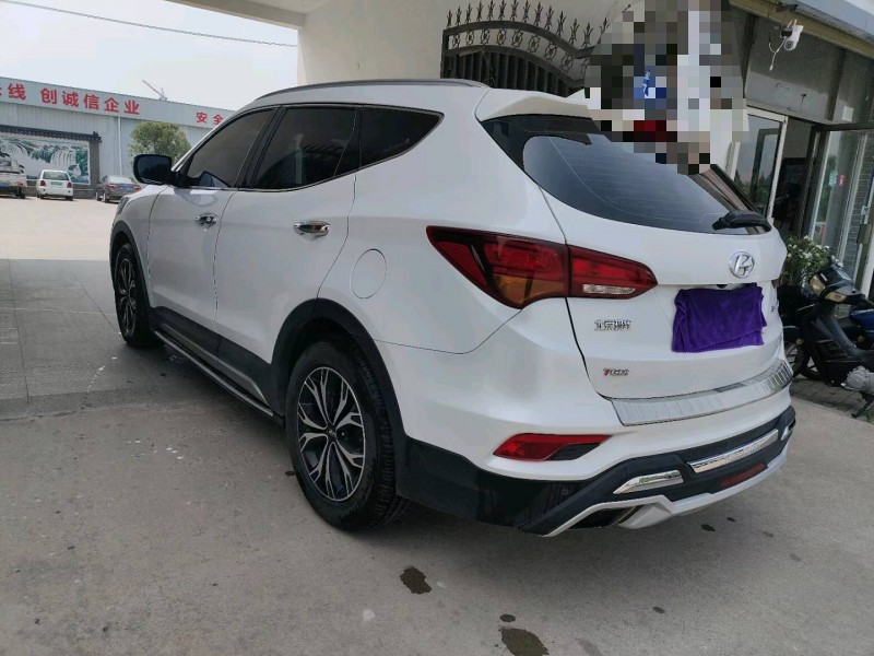 济宁16年现代新胜达8