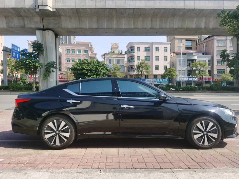 东莞22年日产天籁5