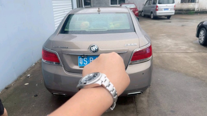 嘉兴12年别克君越2