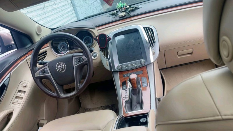 嘉兴12年别克君越7