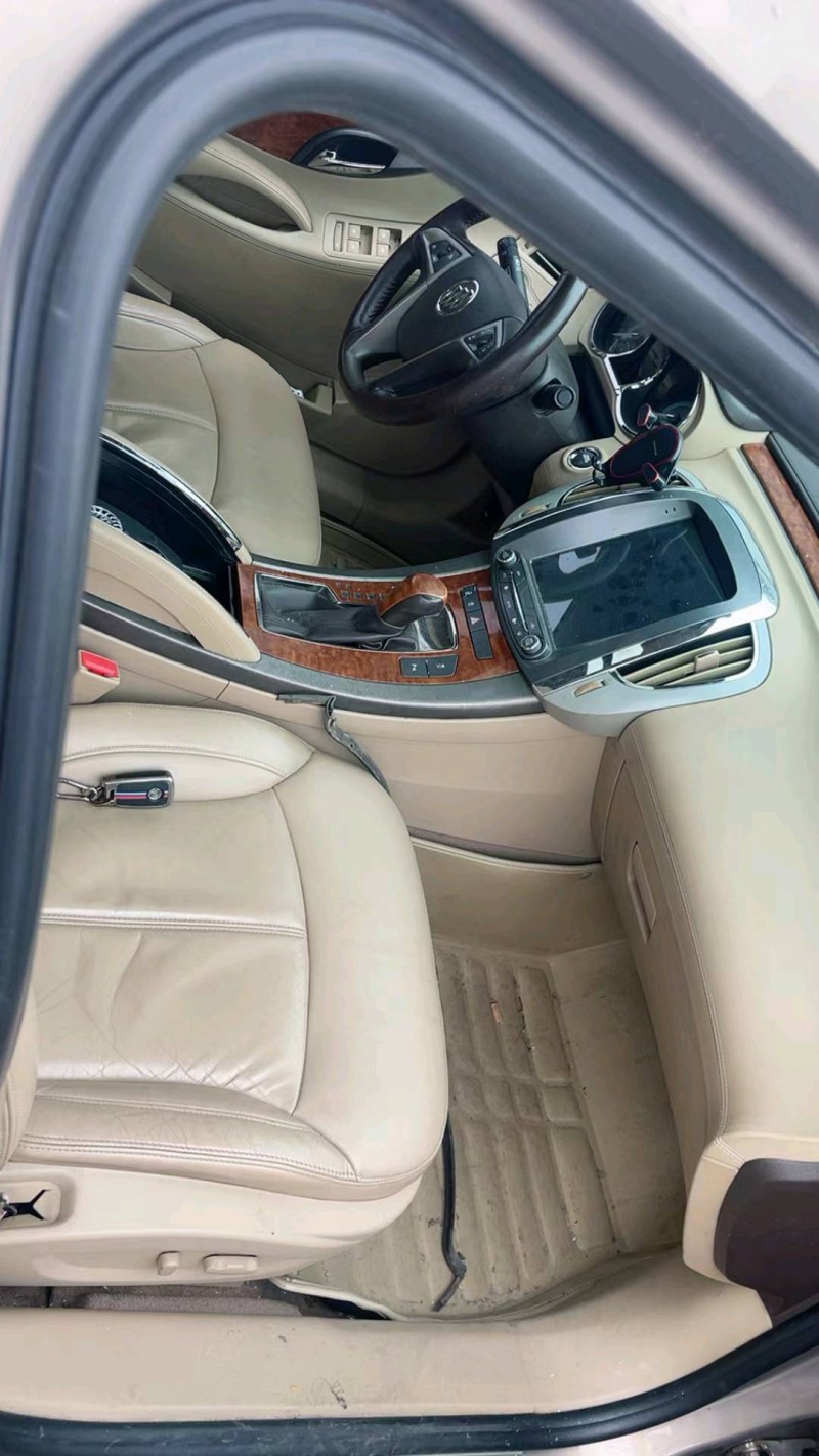 嘉兴12年别克君越6