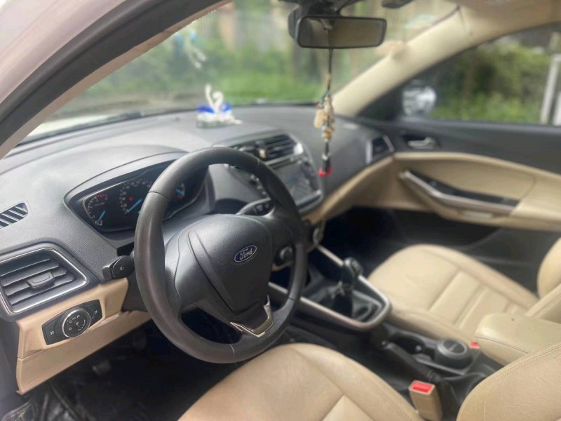 嘉兴17年福特福睿斯6