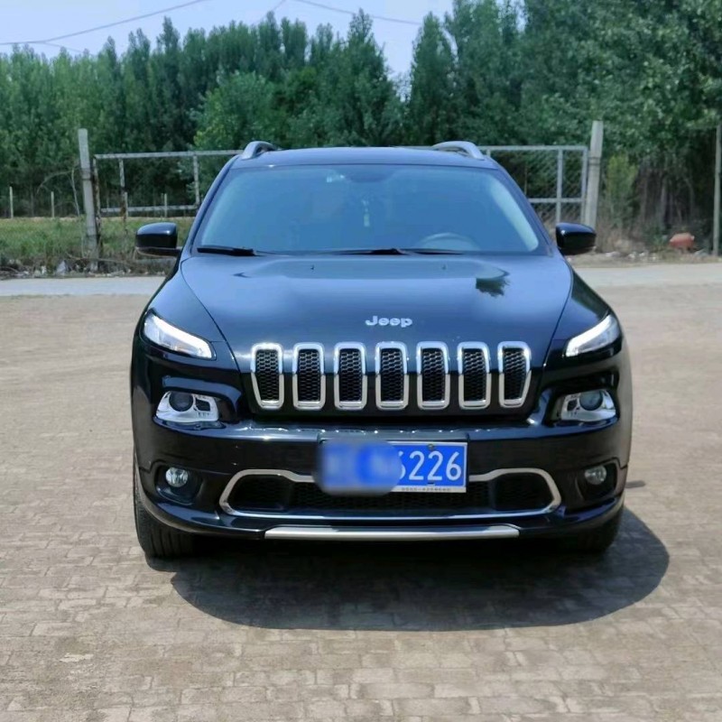 枣庄17年Jeep自由光1