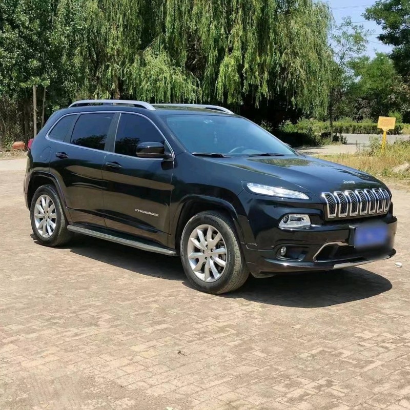 枣庄17年Jeep自由光3