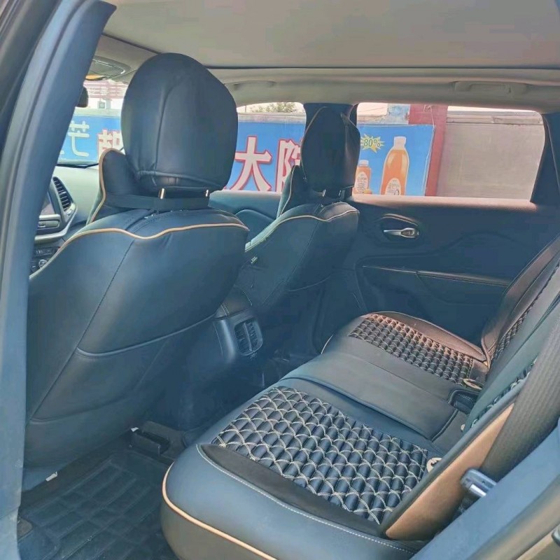 枣庄17年Jeep自由光5