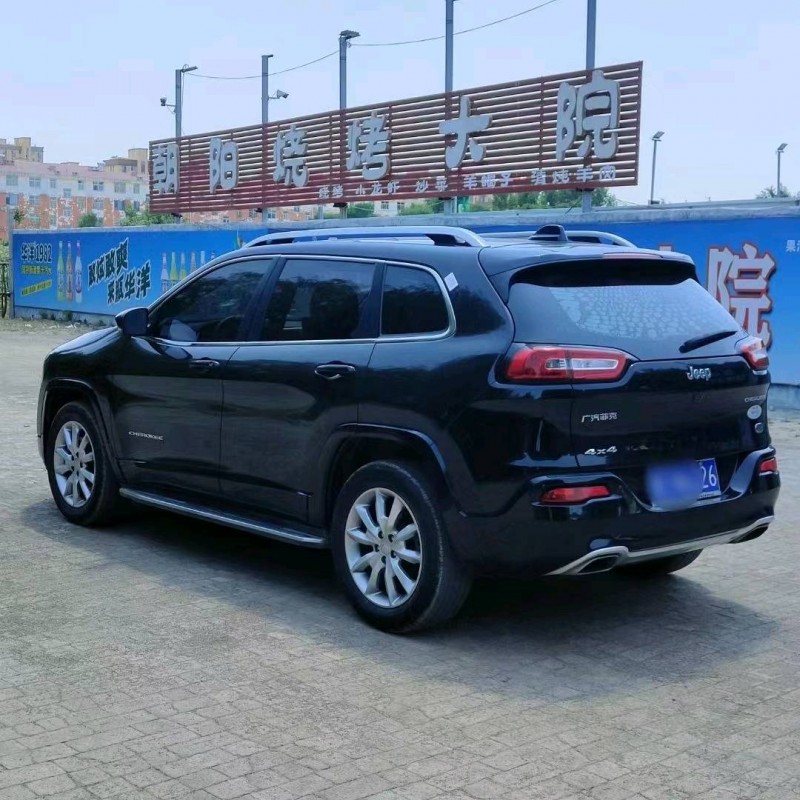 枣庄17年Jeep自由光7