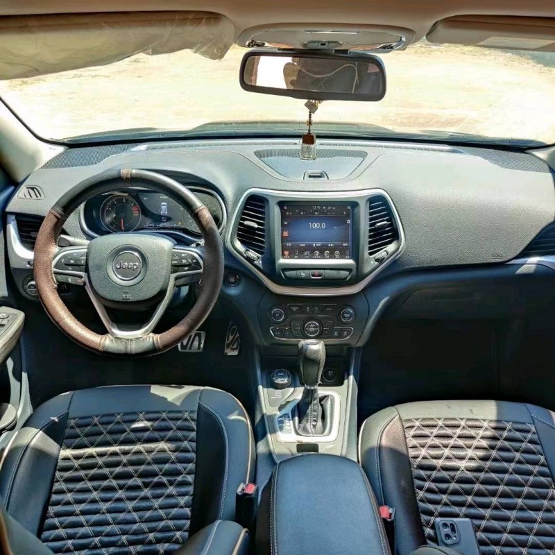 枣庄17年Jeep自由光8