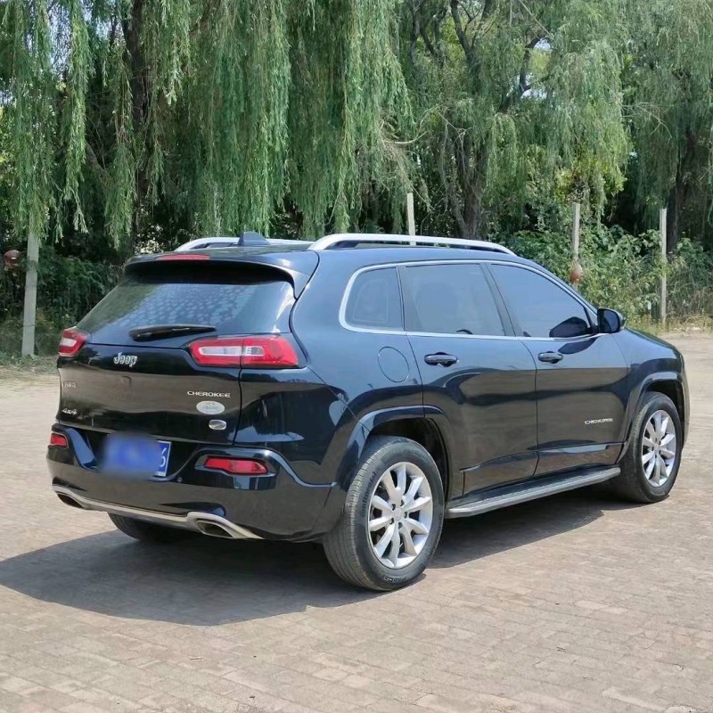 枣庄17年Jeep自由光9