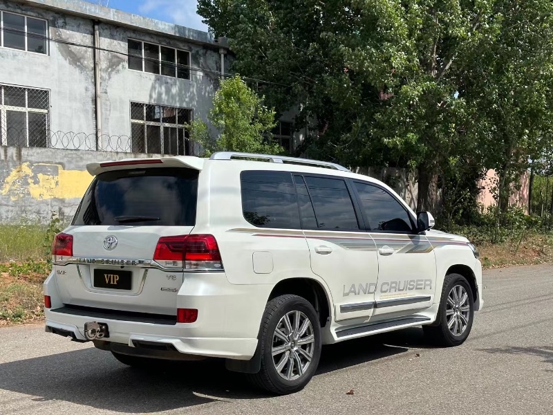 青岛19年丰田兰德酷路泽4