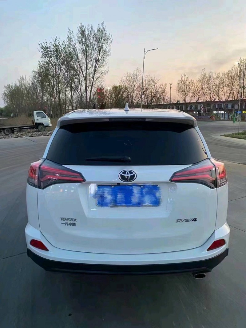 枣庄19年丰田RAV45
