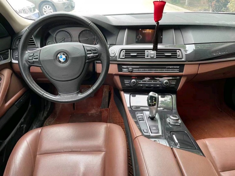 济宁17年宝马5系4