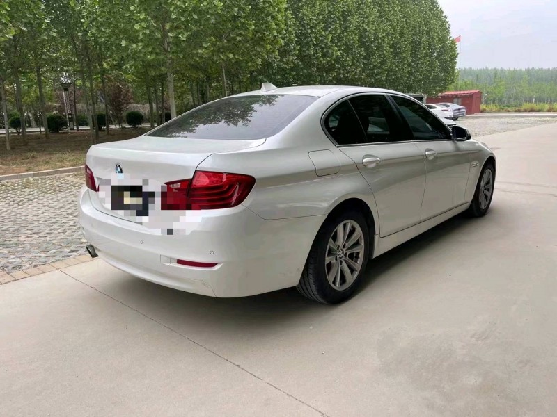 济宁17年宝马5系8