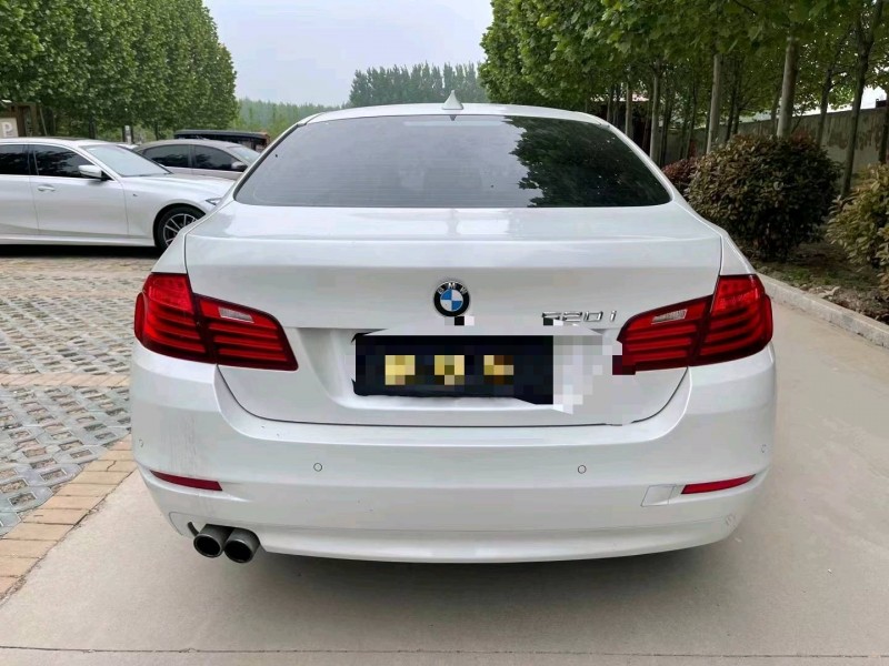 济宁17年宝马5系9