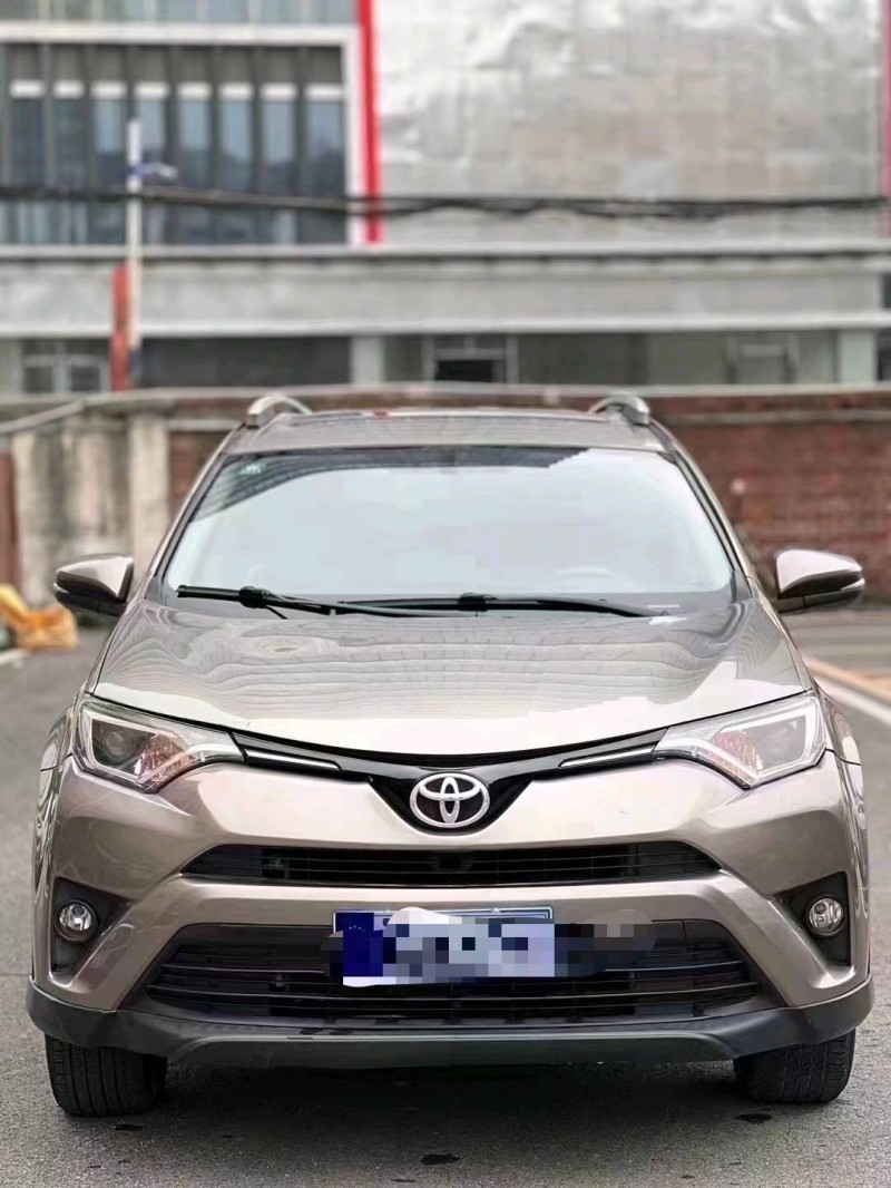 广州17年丰田RAV41