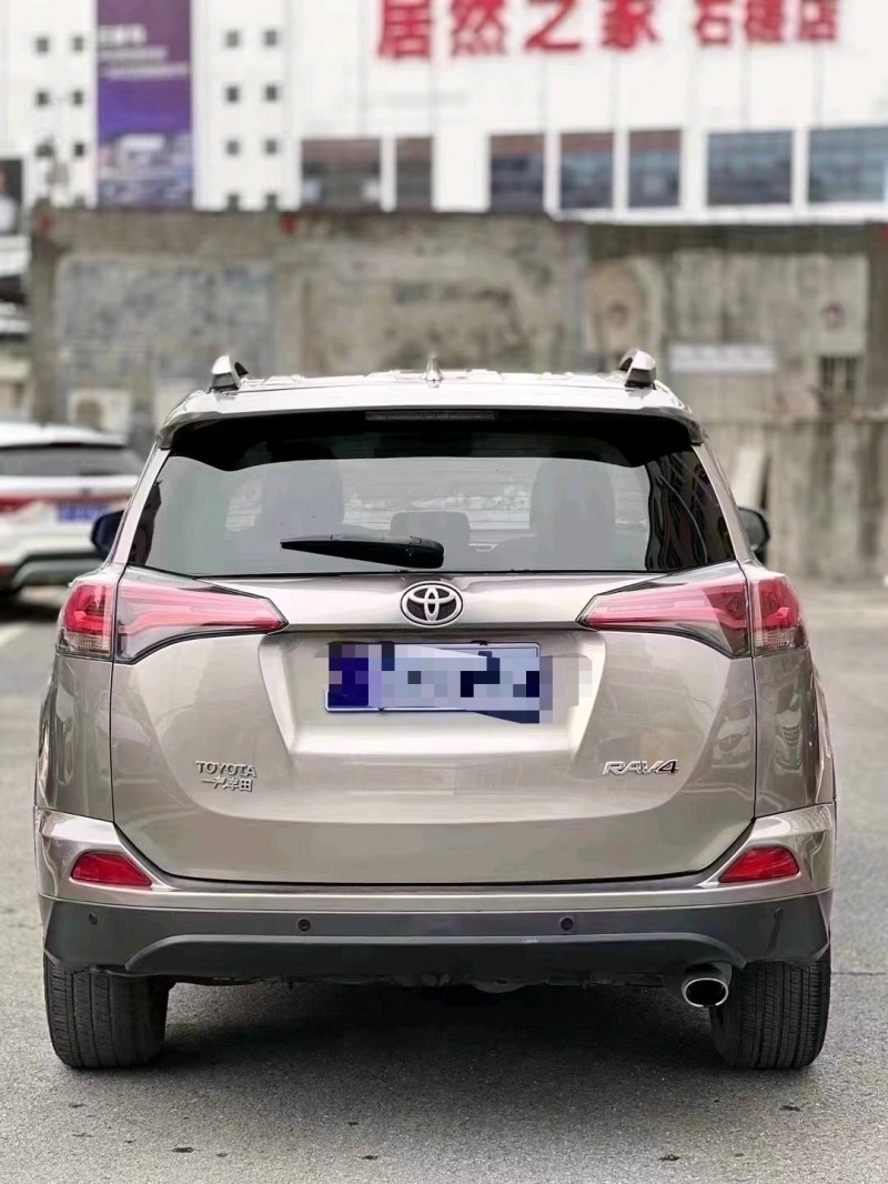 广州17年丰田RAV43