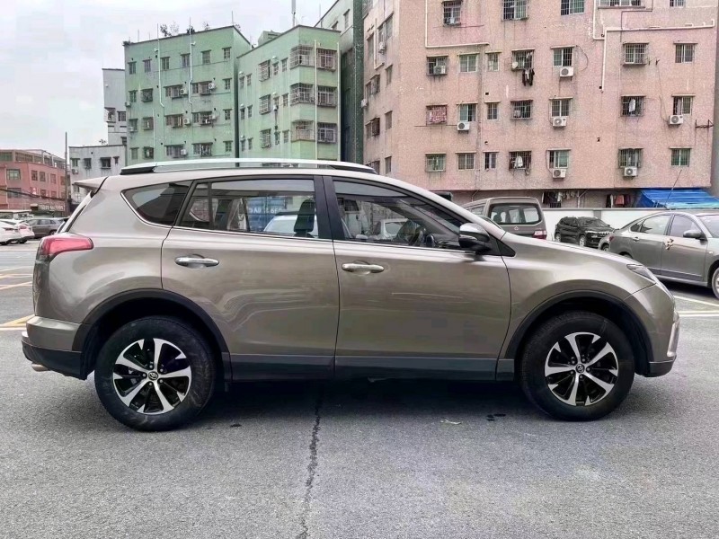 广州17年丰田RAV45