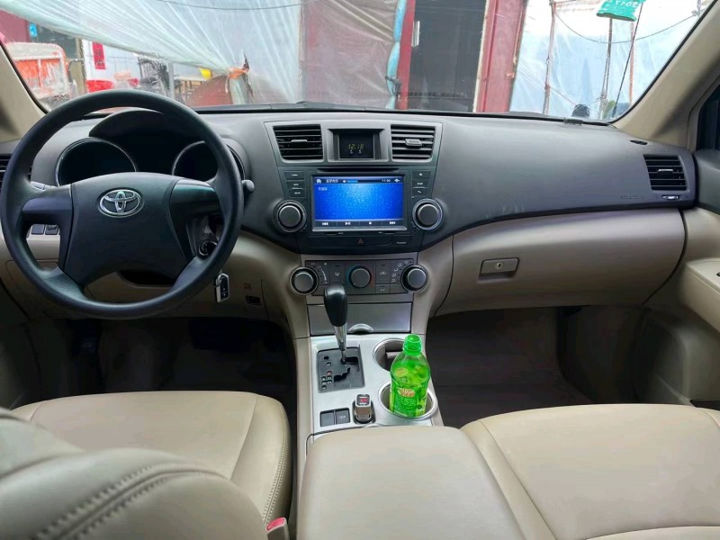 保定13年丰田汉兰达6