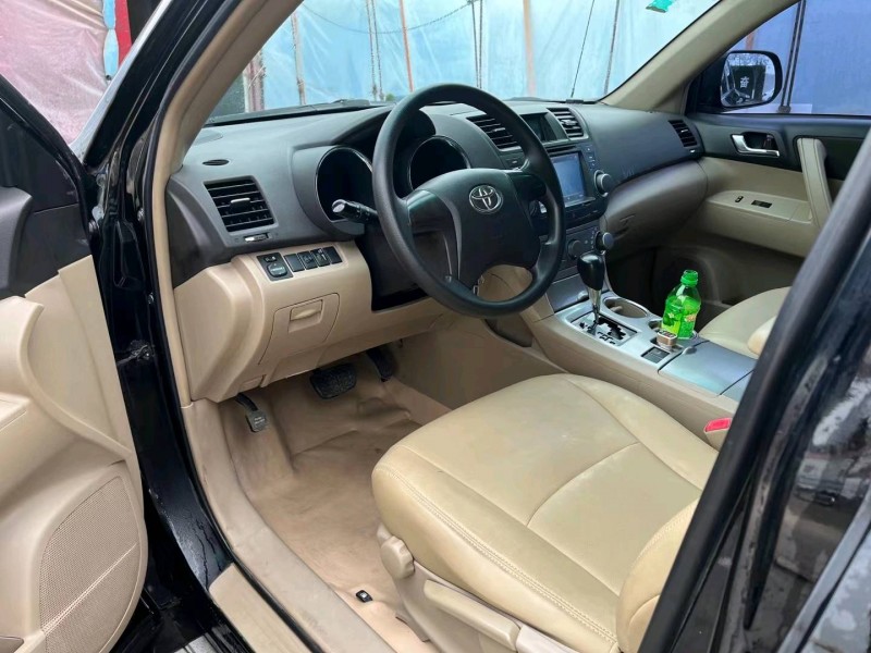 保定13年丰田汉兰达7