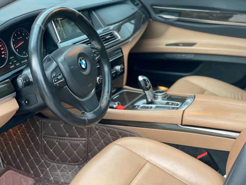 济南13年宝马7系8