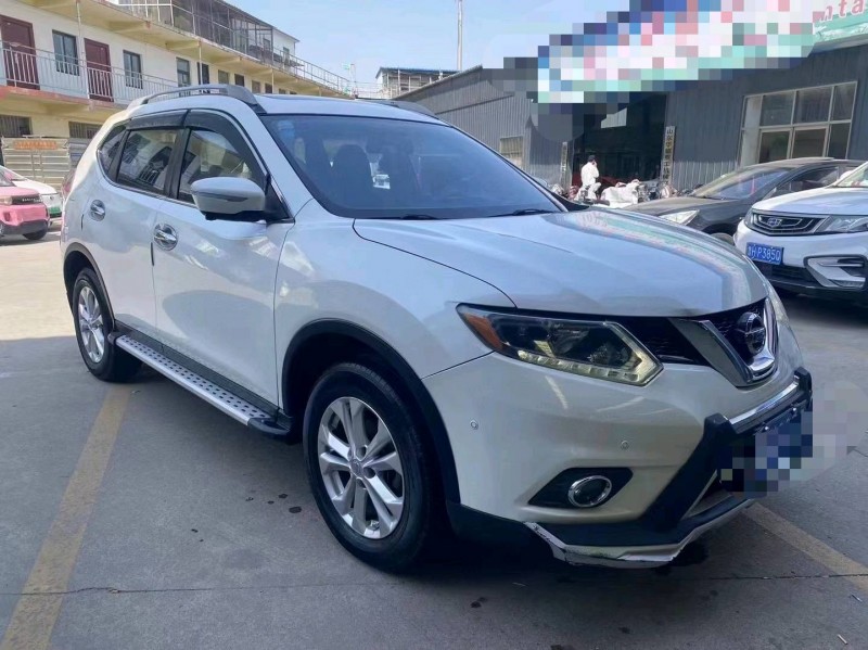 济宁16年日产奇骏3