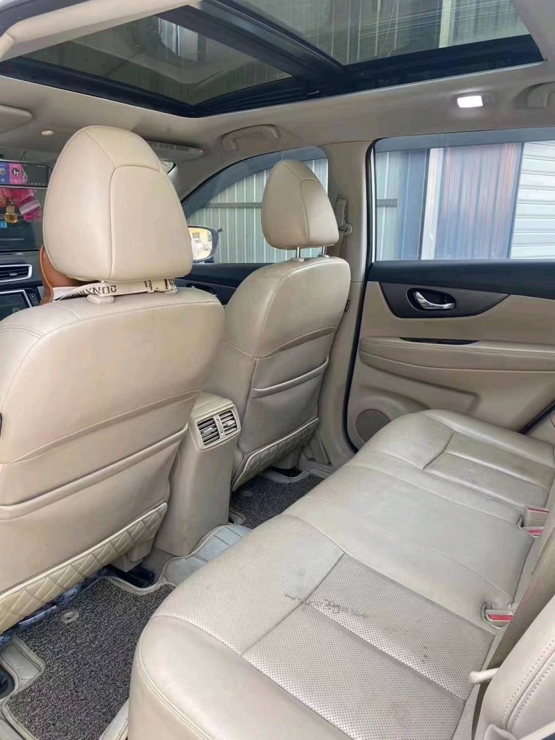 济宁16年日产奇骏4