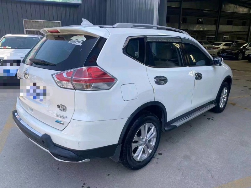 济宁16年日产奇骏7