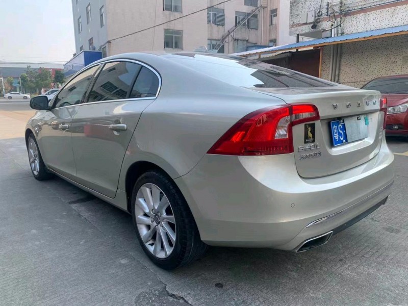 中山16年沃尔沃S60L4