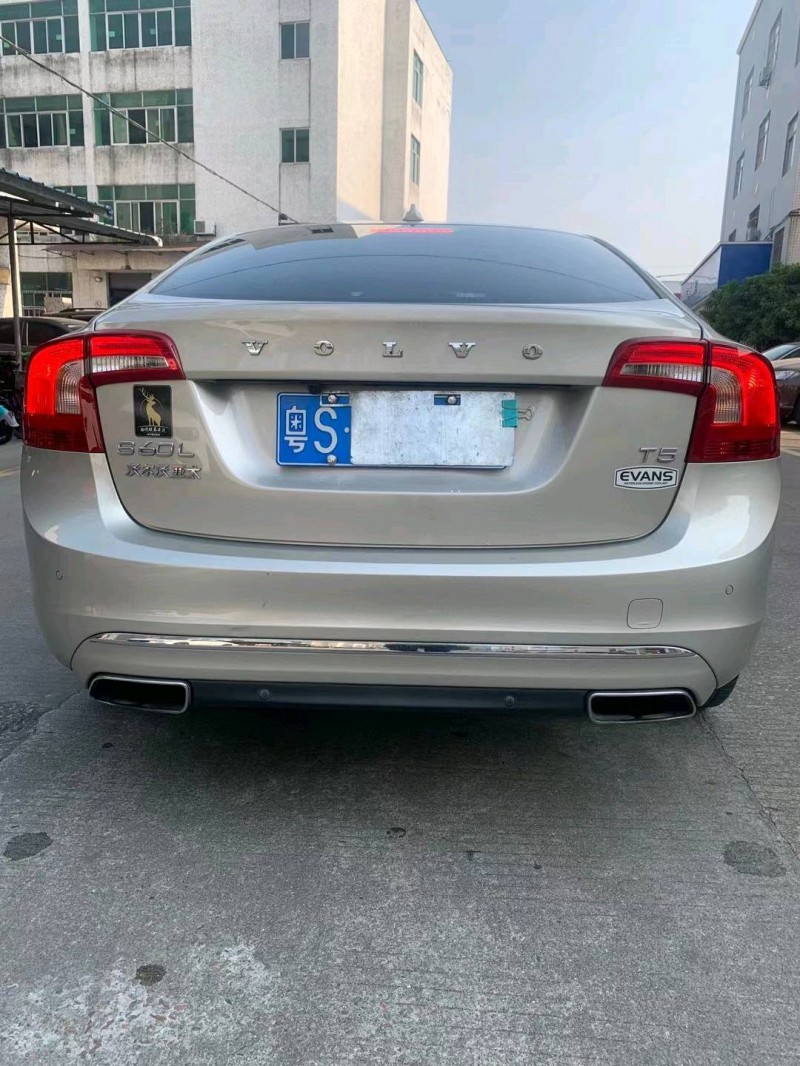 中山16年沃尔沃S60L8