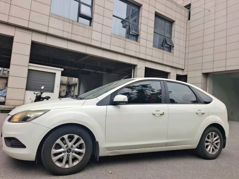 常州14年福特福克斯9