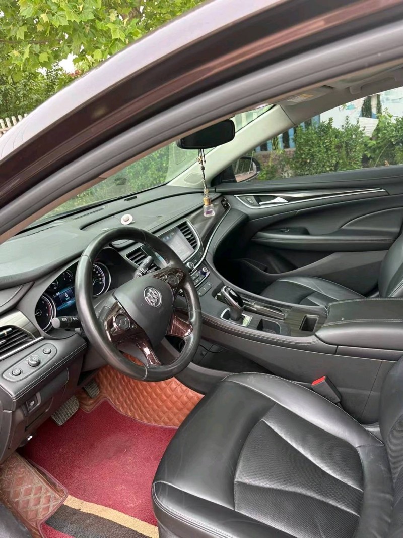 潍坊18年别克君越5