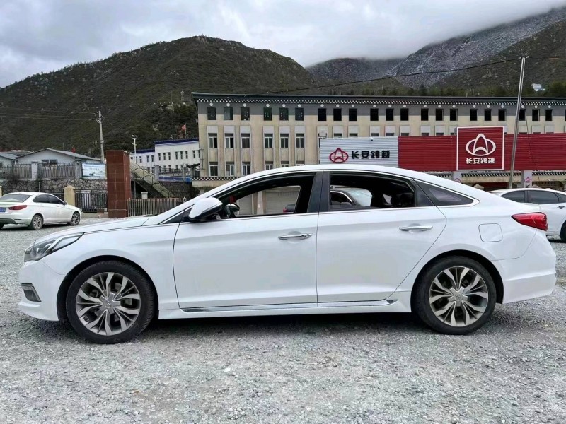 成都16年现代索纳塔九8