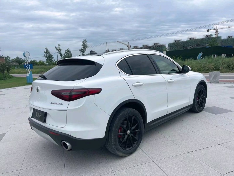 宿迁17年阿尔法·罗密欧Stelvio7