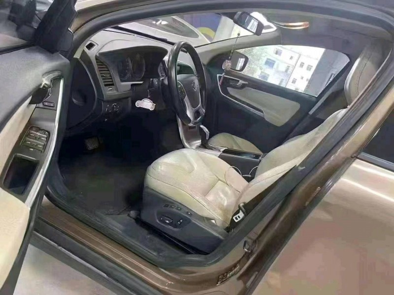 珠海13年沃尔沃XC606