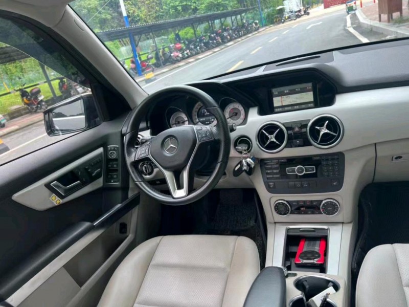 中山13年奔驰GLK9