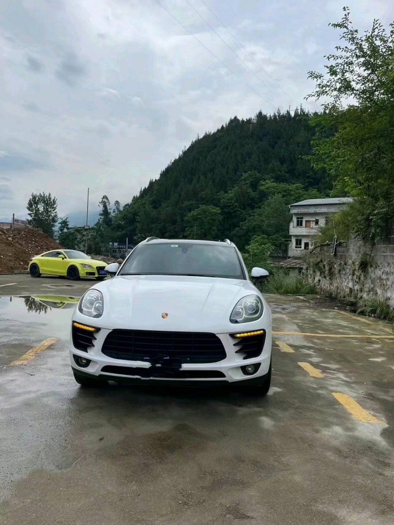重庆15年保时捷Macan1