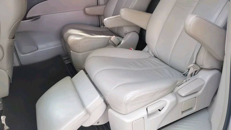 济宁11年丰田普瑞维亚4