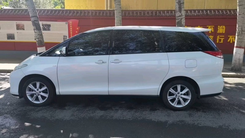 济宁11年丰田普瑞维亚8