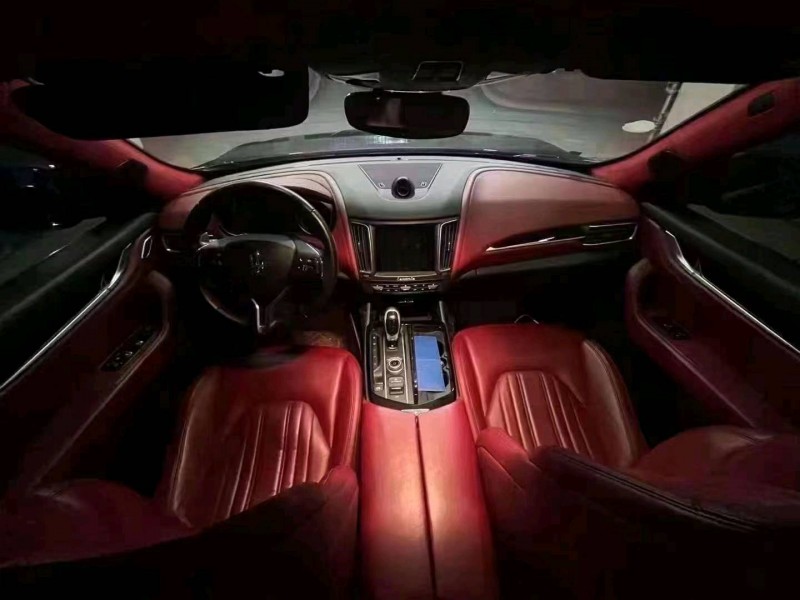 宜昌17年玛莎拉蒂Levante7