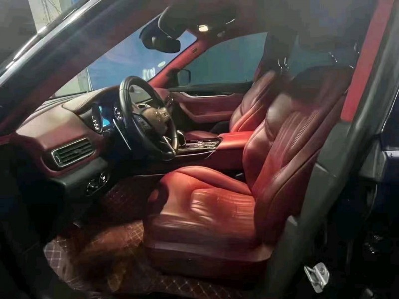 宜昌17年玛莎拉蒂Levante8