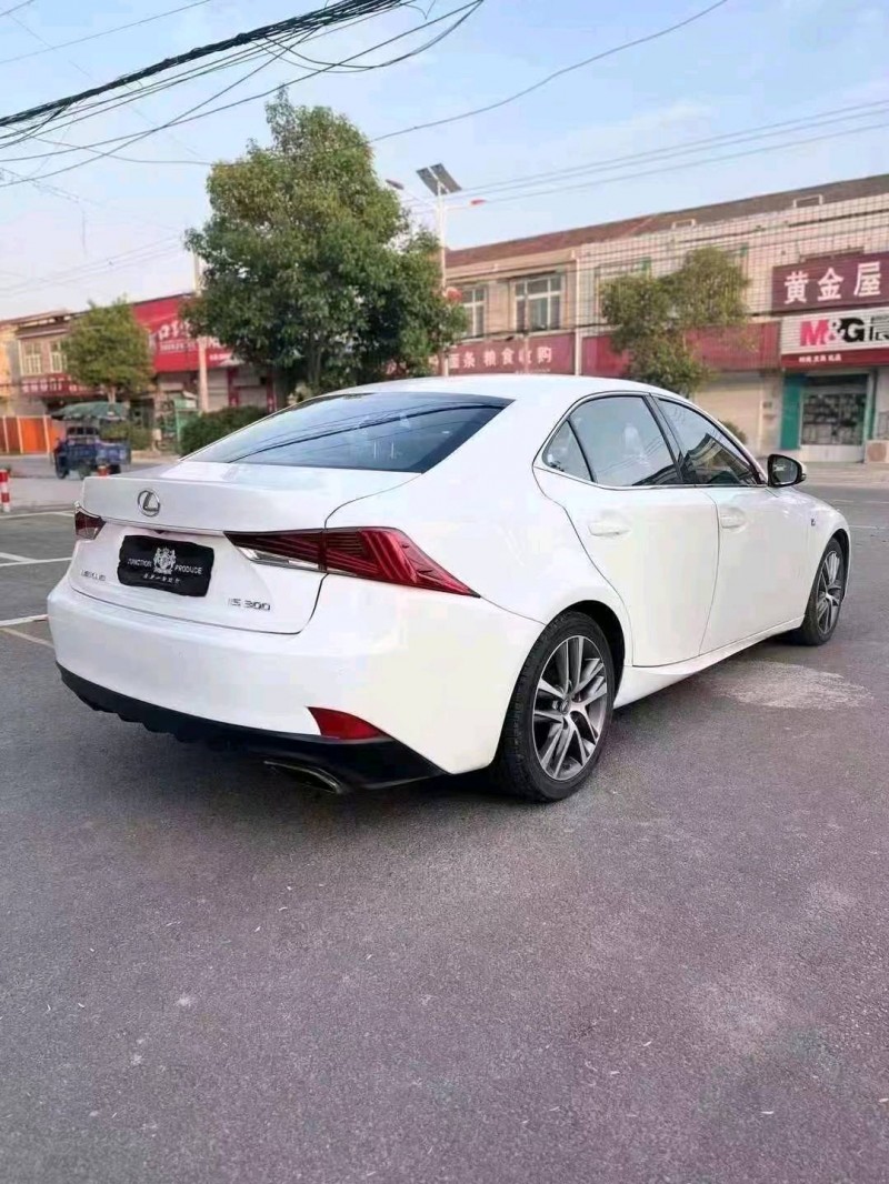 淮南19年雷克萨斯IS5
