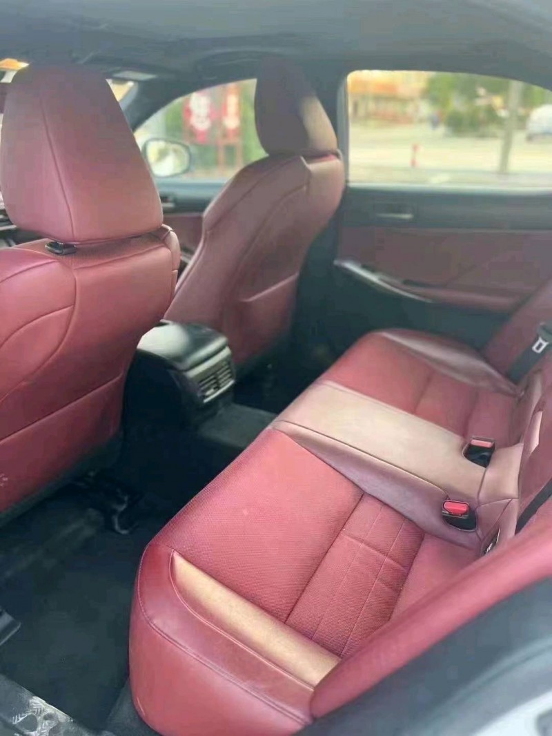 淮南19年雷克萨斯IS8