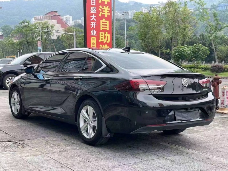 重庆18年别克君威4