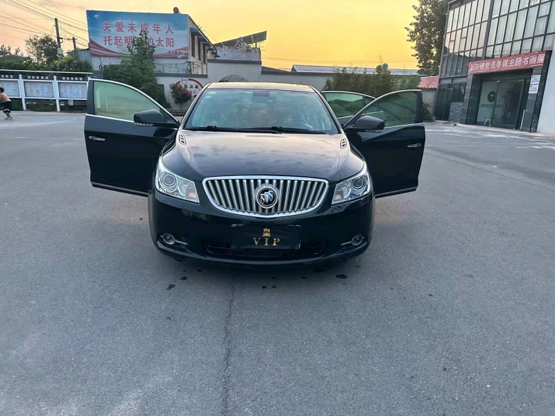 徐州10年别克君威8