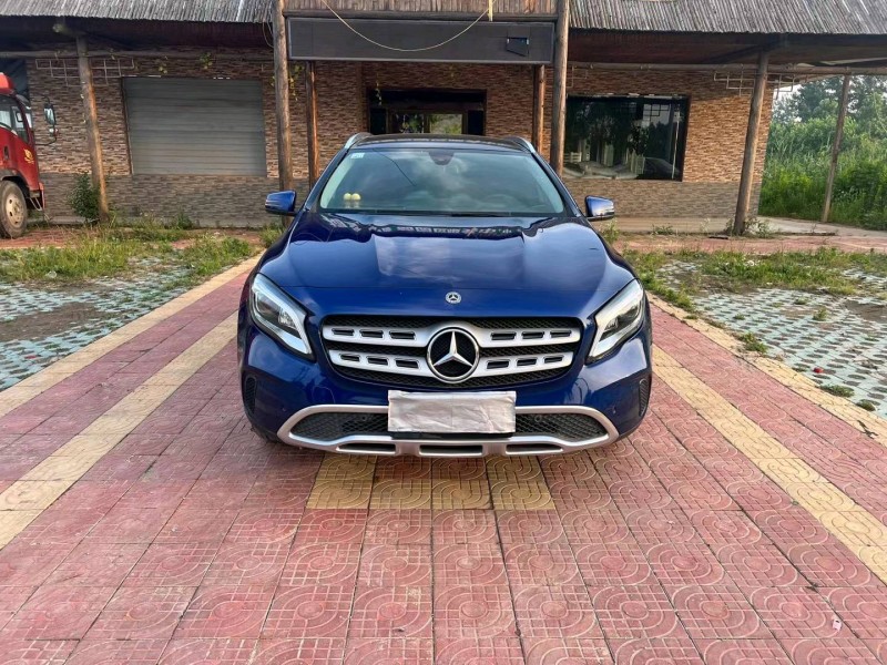 徐州17年奔驰GLA1