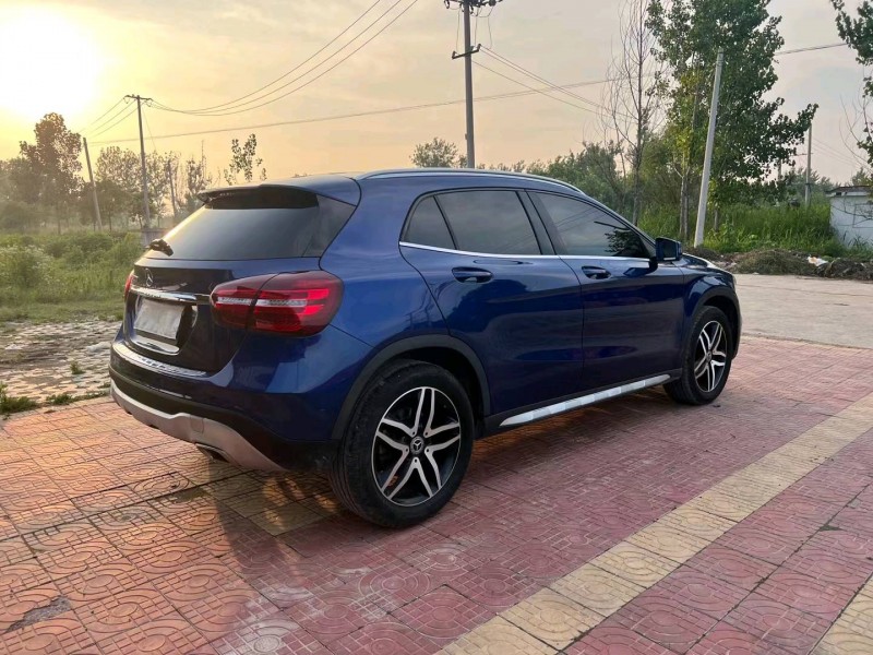 徐州17年奔驰GLA8