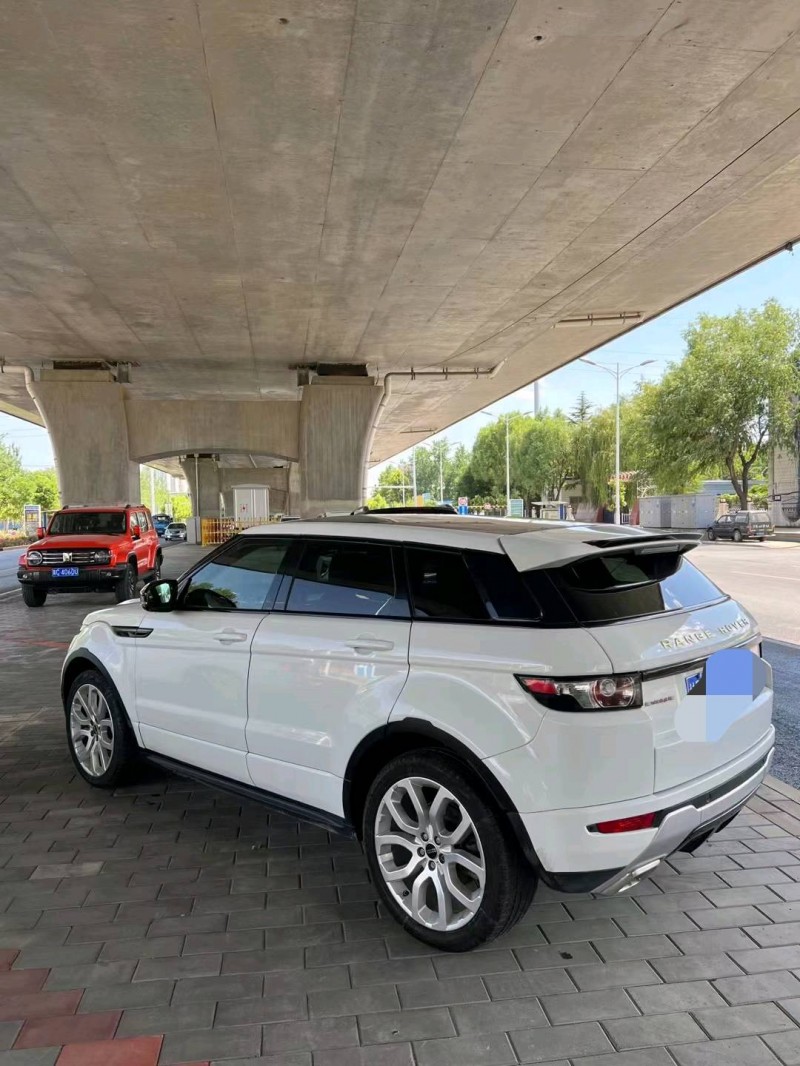 邢台12年路虎极光3